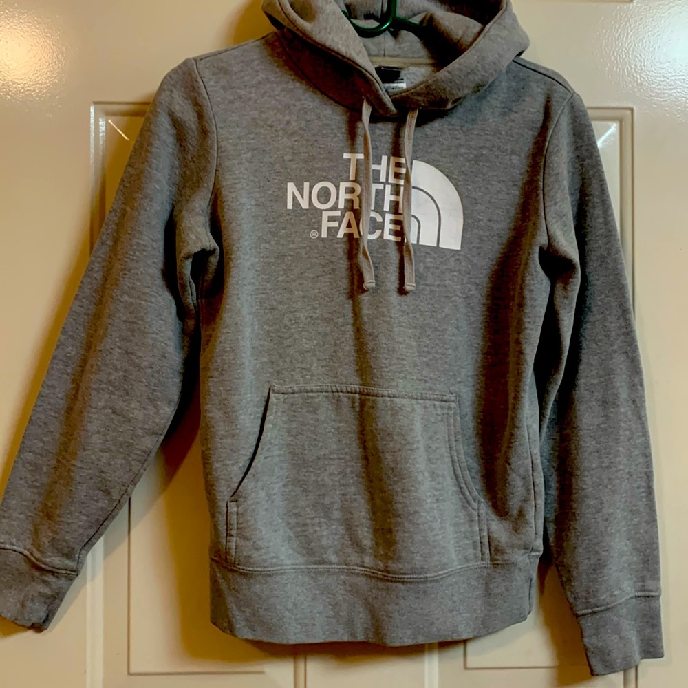 The north face woman’s extra small pullover hoodie